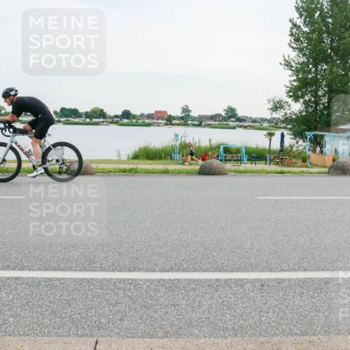 15.06.2025 - 27. Vierlanden-Triathlon H.Heesch http://msf.ph/oto/8034455 15.06.2025 10:42:50 Radfahren 115, 147, 347 meine-sportfotos.de