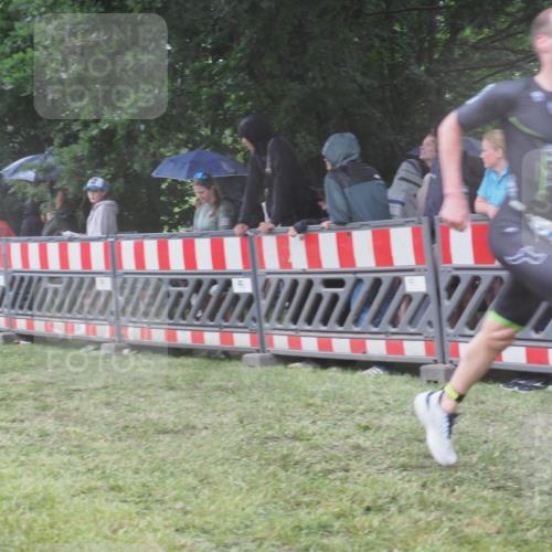 21.06.2025 - 27. Vierlanden-Triathlon KatJ http://msf.ph/oto/8034458 15.06.2025 13:48:47 Ziel 1149 meine-sportfotos.de