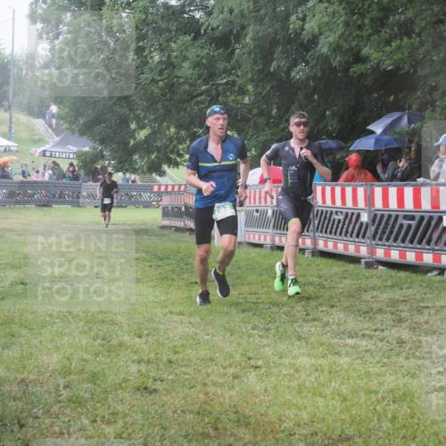 21.06.2025 - 27. Vierlanden-Triathlon KatJ http://msf.ph/oto/8034461 15.06.2025 13:49:01 Ziel 792, 825, 1148 meine-sportfotos.de
