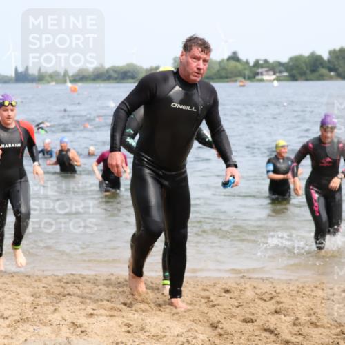 15.06.2025 - 27. Vierlanden-Triathlon Lena Gebhardt http://msf.ph/oto/8034465 15.06.2025 11:19:58 Schwimmen 806, 889, 899, 915, 930, 932, 964, 976 meine-sportfotos.de