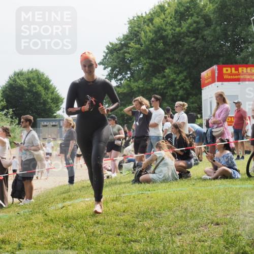 15.06.2025 - 27. Vierlanden-Triathlon KatJ http://msf.ph/oto/8034469 15.06.2025 11:18:26 Schwimmen 908, 933, 970 meine-sportfotos.de