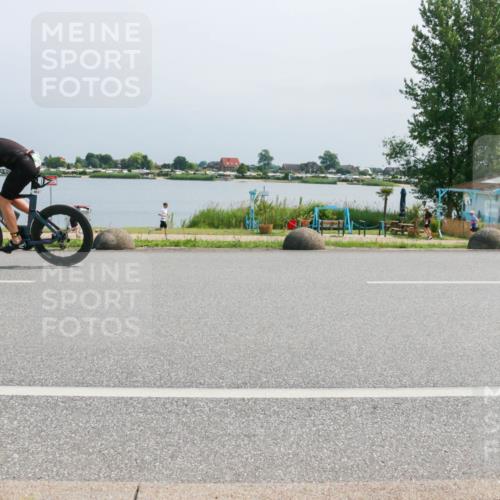21.06.2025 - 27. Vierlanden-Triathlon H.Heesch http://msf.ph/oto/8034470 15.06.2025 11:42:04 Radfahren 851 meine-sportfotos.de