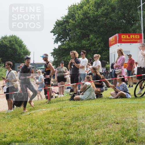 15.06.2025 - 27. Vierlanden-Triathlon KatJ http://msf.ph/oto/8034474 15.06.2025 11:18:31 Schwimmen 908, 912, 933, 970 meine-sportfotos.de