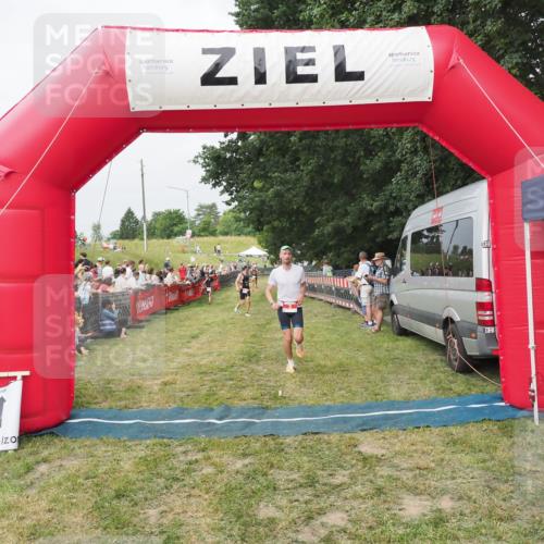 21.06.2025 - 27. Vierlanden-Triathlon MichiJ http://msf.ph/oto/8034482 15.06.2026 12:58:25 Ziel 3, 11 meine-sportfotos.de