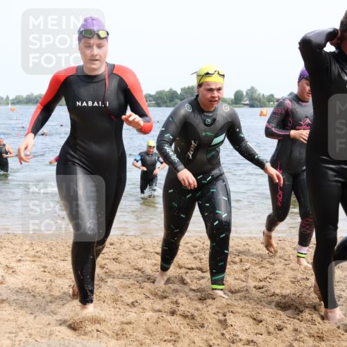 15.06.2025 - 27. Vierlanden-Triathlon Lena Gebhardt http://msf.ph/oto/8034484 15.06.2025 11:20:00 Schwimmen 806, 889, 899, 915, 930, 932, 964, 976 meine-sportfotos.de