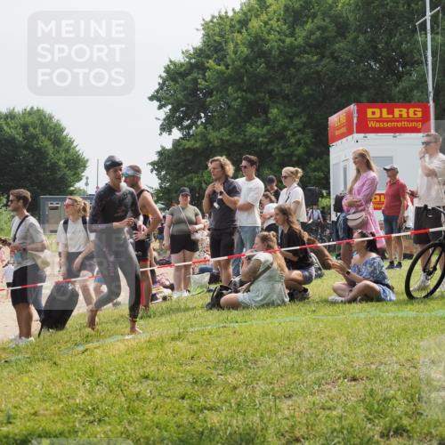 15.06.2025 - 27. Vierlanden-Triathlon KatJ http://msf.ph/oto/8034485 15.06.2025 11:18:31 Schwimmen 908, 912, 933, 970 meine-sportfotos.de