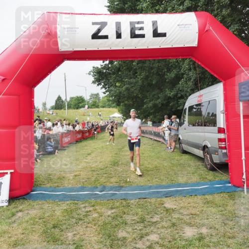 21.06.2025 - 27. Vierlanden-Triathlon MichiJ http://msf.ph/oto/8034490 15.06.2026 12:58:25 Ziel 3, 11 meine-sportfotos.de