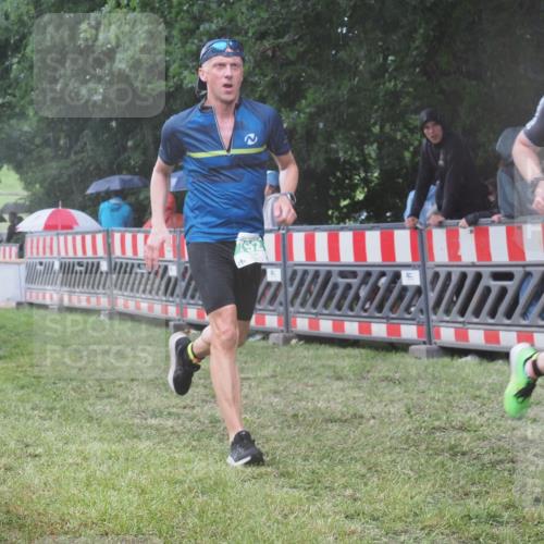 21.06.2025 - 27. Vierlanden-Triathlon KatJ http://msf.ph/oto/8034506 15.06.2025 13:49:03 Ziel 792, 825, 1148 meine-sportfotos.de