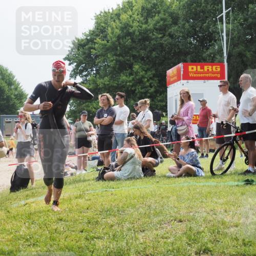 15.06.2025 - 27. Vierlanden-Triathlon KatJ http://msf.ph/oto/8034516 15.06.2025 11:18:35 Schwimmen 909, 912, 970 meine-sportfotos.de