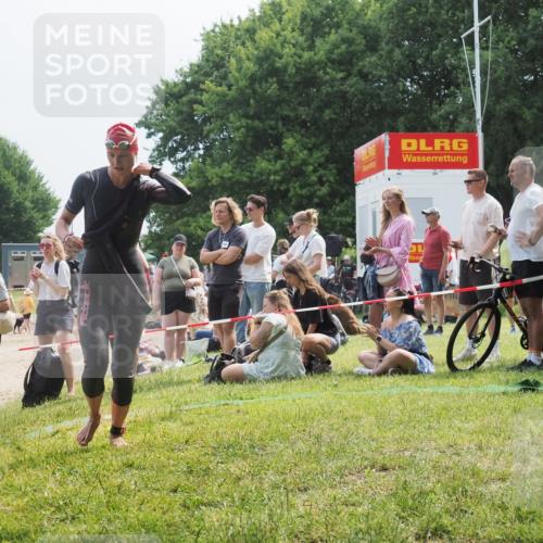 15.06.2025 - 27. Vierlanden-Triathlon KatJ http://msf.ph/oto/8034521 15.06.2025 11:18:35 Schwimmen 909, 912, 970 meine-sportfotos.de