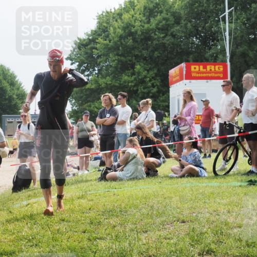 15.06.2025 - 27. Vierlanden-Triathlon KatJ http://msf.ph/oto/8034527 15.06.2025 11:18:35 Schwimmen 909, 912, 970 meine-sportfotos.de