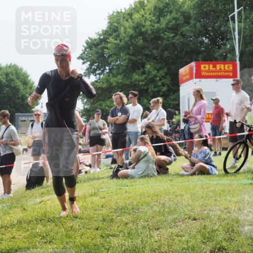 15.06.2025 - 27. Vierlanden-Triathlon KatJ http://msf.ph/oto/8034538 15.06.2025 11:18:35 Schwimmen 909, 912, 970 meine-sportfotos.de