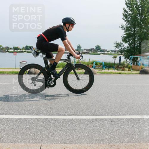 21.06.2025 - 27. Vierlanden-Triathlon H.Heesch http://msf.ph/oto/8034541 15.06.2025 11:42:29 Radfahren 48, 751, 859 meine-sportfotos.de