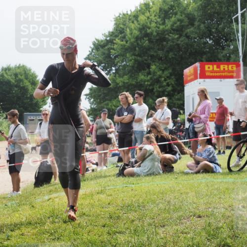 15.06.2025 - 27. Vierlanden-Triathlon KatJ http://msf.ph/oto/8034543 15.06.2025 11:18:35 Schwimmen 909, 912, 970 meine-sportfotos.de