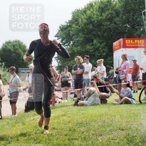 15.06.2025 - 27. Vierlanden-Triathlon KatJ http://msf.ph/oto/8034550 15.06.2025 11:18:35 Schwimmen 909, 912, 970 meine-sportfotos.de