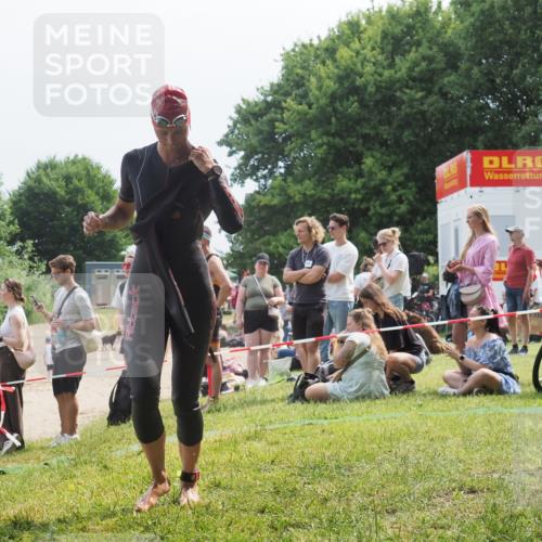 15.06.2025 - 27. Vierlanden-Triathlon KatJ http://msf.ph/oto/8034556 15.06.2025 11:18:35 Schwimmen 909, 912, 970 meine-sportfotos.de
