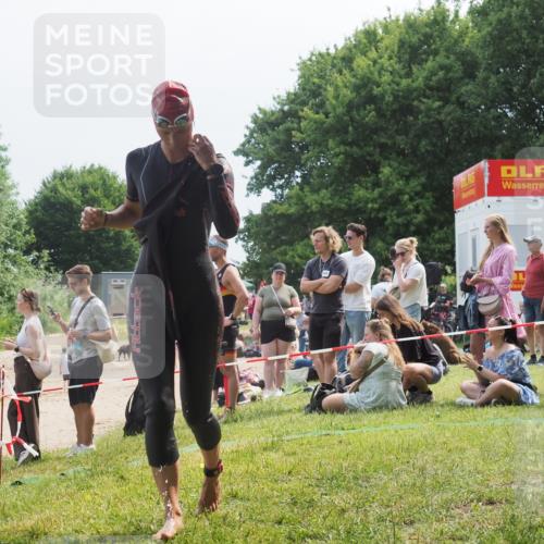 15.06.2025 - 27. Vierlanden-Triathlon KatJ http://msf.ph/oto/8034562 15.06.2025 11:18:36 Schwimmen 909, 912, 925, 970 meine-sportfotos.de
