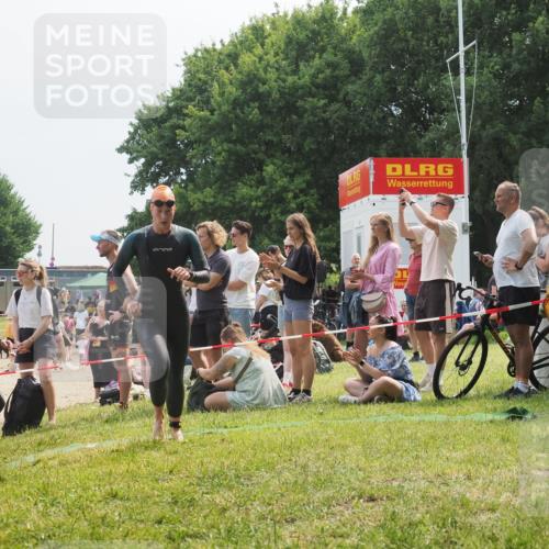 15.06.2025 - 27. Vierlanden-Triathlon KatJ http://msf.ph/oto/8034572 15.06.2025 11:18:42 Schwimmen 909, 912, 925, 939 meine-sportfotos.de