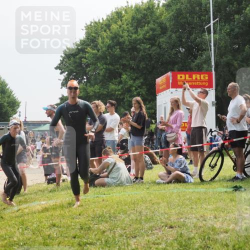 15.06.2025 - 27. Vierlanden-Triathlon KatJ http://msf.ph/oto/8034584 15.06.2025 11:18:43 Schwimmen 909, 912, 925, 939 meine-sportfotos.de
