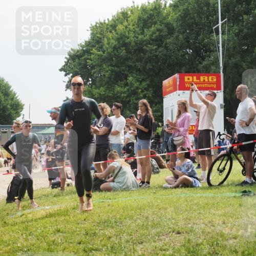 15.06.2025 - 27. Vierlanden-Triathlon KatJ http://msf.ph/oto/8034589 15.06.2025 11:18:43 Schwimmen 909, 912, 925, 939 meine-sportfotos.de