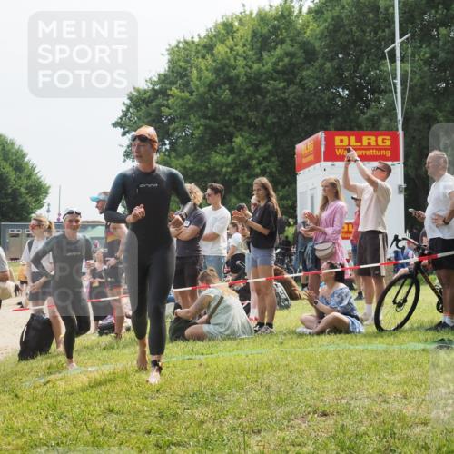 15.06.2025 - 27. Vierlanden-Triathlon KatJ http://msf.ph/oto/8034594 15.06.2025 11:18:43 Schwimmen 909, 912, 925, 939 meine-sportfotos.de