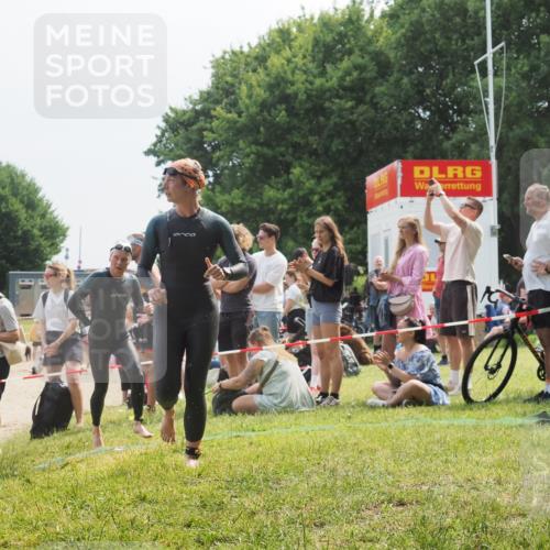 15.06.2025 - 27. Vierlanden-Triathlon KatJ http://msf.ph/oto/8034597 15.06.2025 11:18:43 Schwimmen 909, 912, 925, 939 meine-sportfotos.de