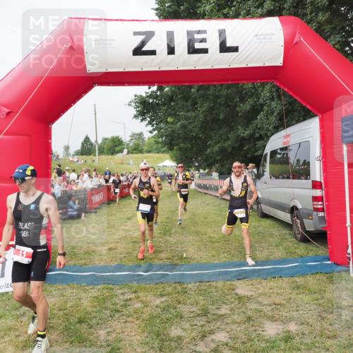 21.06.2025 - 27. Vierlanden-Triathlon MichiJ http://msf.ph/oto/8034599 15.06.2026 12:58:31 Ziel 3, 11, 1034, 1035, 1036, 1037 meine-sportfotos.de