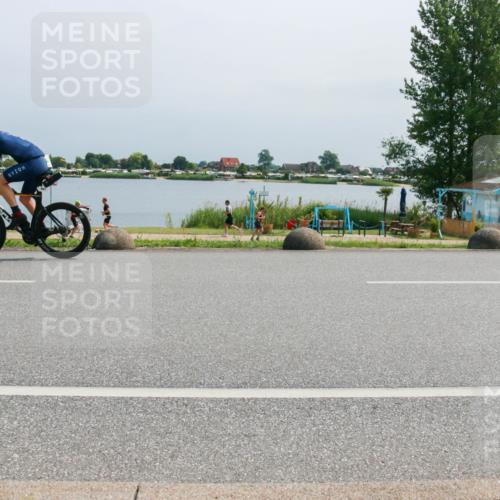21.06.2025 - 27. Vierlanden-Triathlon H.Heesch http://msf.ph/oto/8034604 15.06.2025 11:42:41 Radfahren 697, 862 meine-sportfotos.de