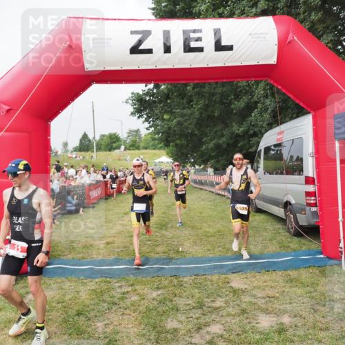 21.06.2025 - 27. Vierlanden-Triathlon MichiJ http://msf.ph/oto/8034608 15.06.2026 12:58:31 Ziel 3, 11, 1034, 1035, 1036, 1037 meine-sportfotos.de