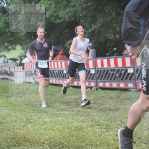 21.06.2025 - 27. Vierlanden-Triathlon KatJ http://msf.ph/oto/8034616 15.06.2025 13:49:17 Ziel 142, 231, 924, 1158, 1162 meine-sportfotos.de