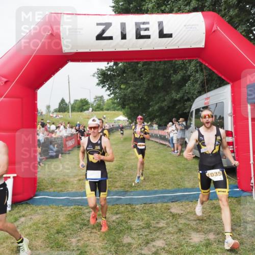 21.06.2025 - 27. Vierlanden-Triathlon MichiJ http://msf.ph/oto/8034626 15.06.2026 12:58:31 Ziel 3, 11, 1034, 1035, 1036, 1037 meine-sportfotos.de