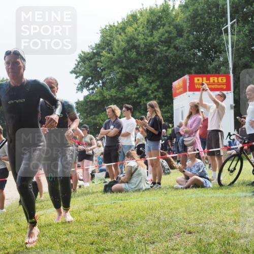 15.06.2025 - 27. Vierlanden-Triathlon KatJ http://msf.ph/oto/8034629 15.06.2025 11:18:45 Schwimmen 885, 909, 925, 939 meine-sportfotos.de