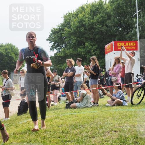 15.06.2025 - 27. Vierlanden-Triathlon KatJ http://msf.ph/oto/8034633 15.06.2025 11:18:46 Schwimmen 885, 909, 925, 939 meine-sportfotos.de
