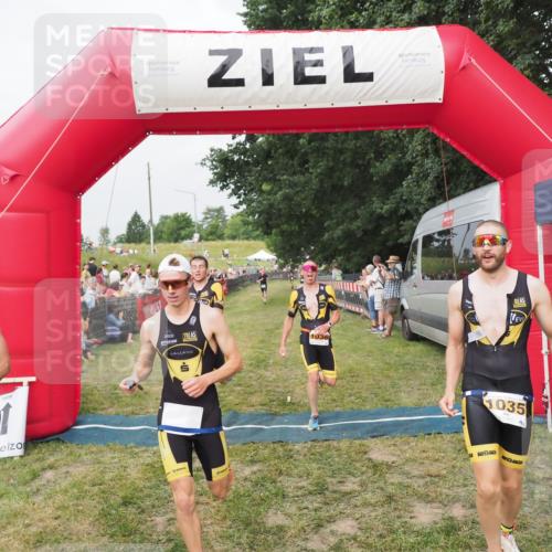 21.06.2025 - 27. Vierlanden-Triathlon MichiJ http://msf.ph/oto/8034636 15.06.2026 12:58:32 Ziel 3, 11, 1034, 1035, 1036, 1037 meine-sportfotos.de
