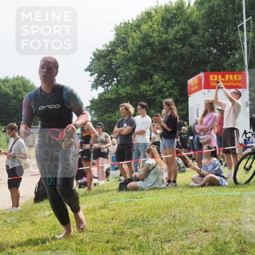 15.06.2025 - 27. Vierlanden-Triathlon KatJ http://msf.ph/oto/8034643 15.06.2025 11:18:46 Schwimmen 885, 909, 925, 939 meine-sportfotos.de