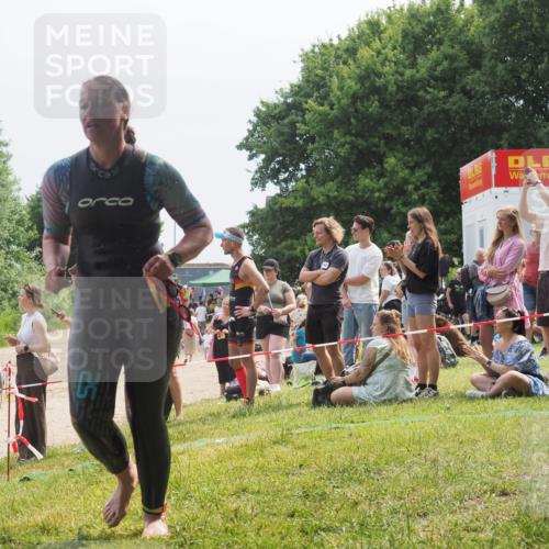 15.06.2025 - 27. Vierlanden-Triathlon KatJ http://msf.ph/oto/8034653 15.06.2025 11:18:46 Schwimmen 885, 909, 925, 939 meine-sportfotos.de