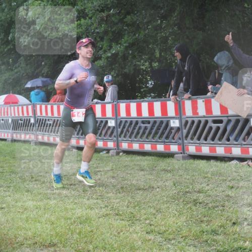 21.06.2025 - 27. Vierlanden-Triathlon KatJ http://msf.ph/oto/8034659 15.06.2025 13:49:24 Ziel 142, 1103, 1137, 1158 meine-sportfotos.de