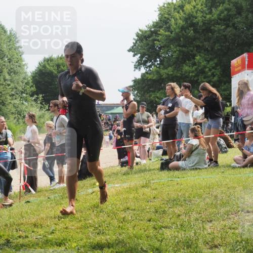 15.06.2025 - 27. Vierlanden-Triathlon KatJ http://msf.ph/oto/8034660 15.06.2025 11:18:52 Schwimmen 885, 916, 925, 939 meine-sportfotos.de