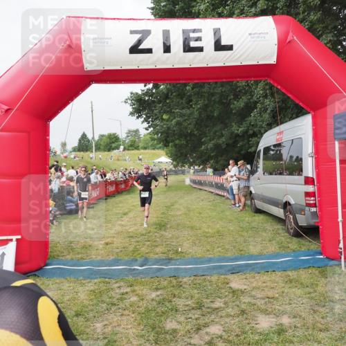 21.06.2025 - 27. Vierlanden-Triathlon MichiJ http://msf.ph/oto/8034661 15.06.2026 12:58:36 Ziel 11, 736, 1034, 1035, 1036, 1037 meine-sportfotos.de