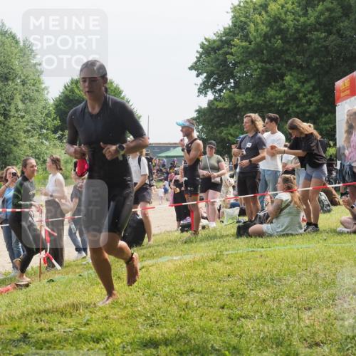 15.06.2025 - 27. Vierlanden-Triathlon KatJ http://msf.ph/oto/8034667 15.06.2025 11:18:52 Schwimmen 885, 916, 925, 939 meine-sportfotos.de