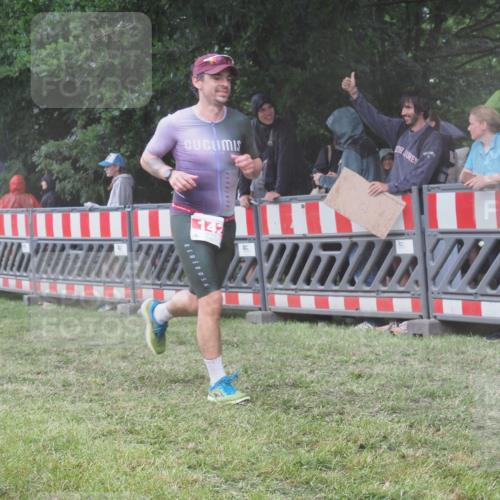 21.06.2025 - 27. Vierlanden-Triathlon KatJ http://msf.ph/oto/8034671 15.06.2025 13:49:24 Ziel 142, 1103, 1137, 1158 meine-sportfotos.de