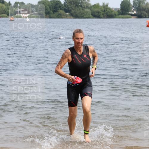 15.06.2025 - 27. Vierlanden-Triathlon Lena Gebhardt http://msf.ph/oto/8034675 15.06.2025 11:20:18 Schwimmen 838, 880, 890, 926, 940 meine-sportfotos.de