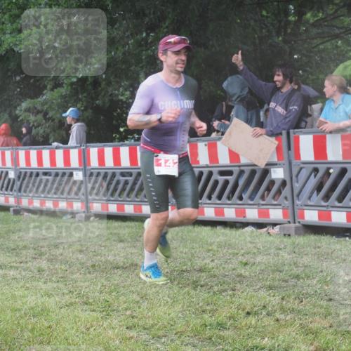 21.06.2025 - 27. Vierlanden-Triathlon KatJ http://msf.ph/oto/8034676 15.06.2025 13:49:24 Ziel 142, 1103, 1137, 1158 meine-sportfotos.de
