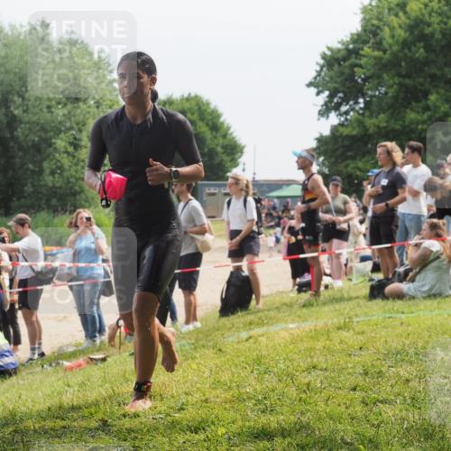15.06.2025 - 27. Vierlanden-Triathlon KatJ http://msf.ph/oto/8034679 15.06.2025 11:18:52 Schwimmen 885, 916, 925, 939 meine-sportfotos.de
