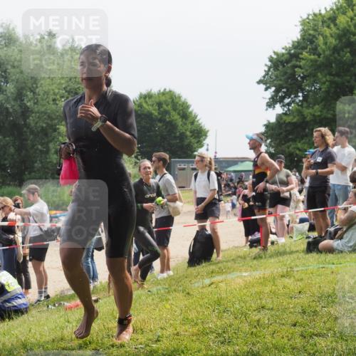 15.06.2025 - 27. Vierlanden-Triathlon KatJ http://msf.ph/oto/8034685 15.06.2025 11:18:52 Schwimmen 885, 916, 925, 939 meine-sportfotos.de