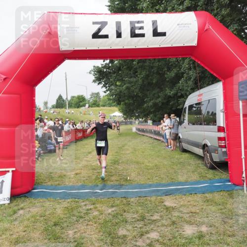 21.06.2025 - 27. Vierlanden-Triathlon MichiJ http://msf.ph/oto/8034686 15.06.2026 12:58:36 Ziel 11, 736, 1034, 1035, 1036, 1037 meine-sportfotos.de