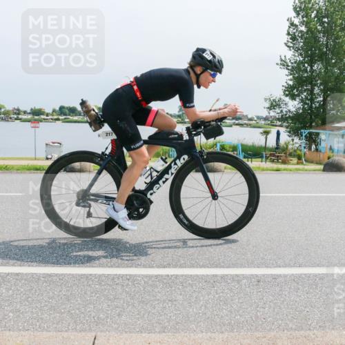 21.06.2025 - 27. Vierlanden-Triathlon H.Heesch http://msf.ph/oto/8034687 15.06.2025 11:42:54 Radfahren 217 meine-sportfotos.de