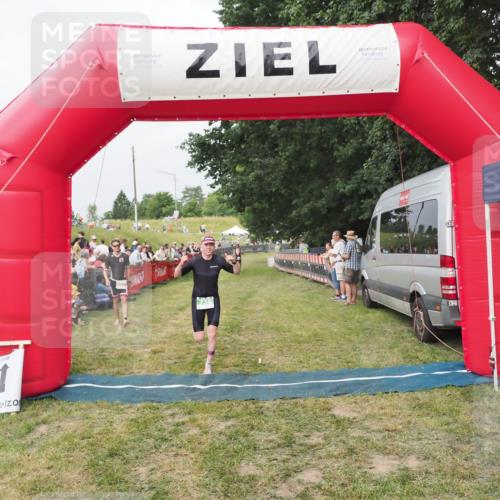 21.06.2025 - 27. Vierlanden-Triathlon MichiJ http://msf.ph/oto/8034691 15.06.2026 12:58:37 Ziel 736, 1034, 1035, 1036, 1037 meine-sportfotos.de