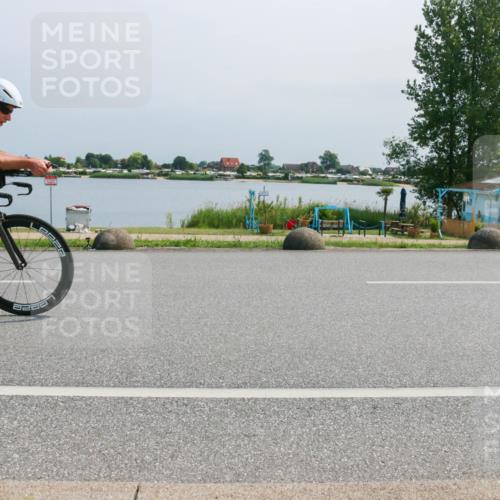 21.06.2025 - 27. Vierlanden-Triathlon H.Heesch http://msf.ph/oto/8034694 15.06.2025 11:42:54 Radfahren 217 meine-sportfotos.de