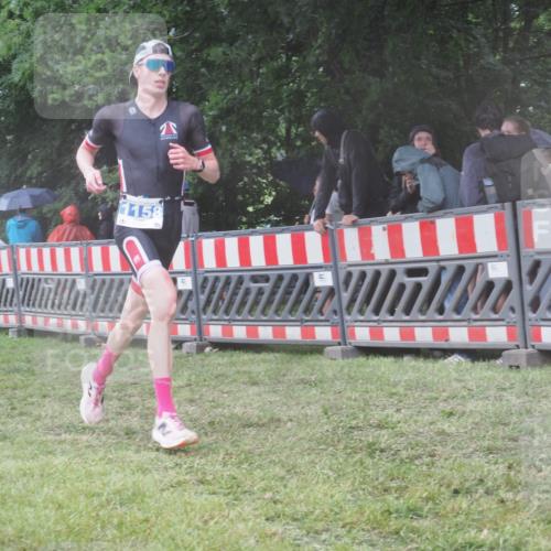 21.06.2025 - 27. Vierlanden-Triathlon KatJ http://msf.ph/oto/8034697 15.06.2025 13:49:28 Ziel 1103, 1137, 1158 meine-sportfotos.de